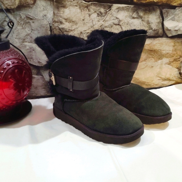 Sz 7 UGG Jaylyn Boots Suede Leather Sheepskin Insole Furry Belted Buckle Boots - Picture 17 of 17